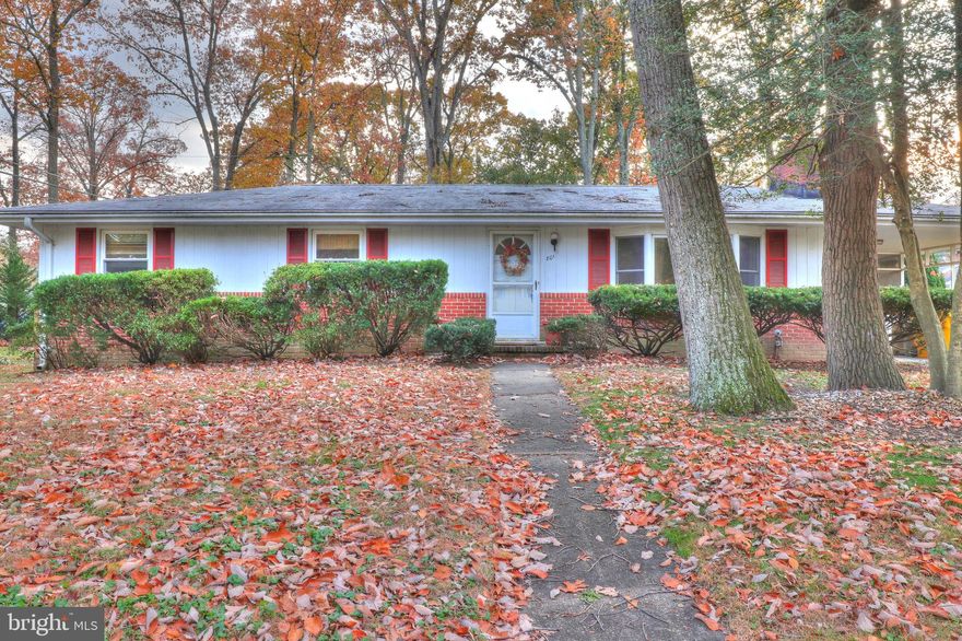 OPEN Saturday 10-1 to see this deal and grab a snack. Original solid Severna Forest Rancher Estate "AS-IS Sale in need of some updating but priced accordingly. Some windows , waterproofing, and roof seem to have been updated but we have some retro baths and wallpaper. Full basement is a blank slate to finish to your heart's delight.  3 bedrooms, 2 baths and a screened-in porch and nice family room anchored by a wood fireplace and sweeping bay window. Sidewalks & Blocks to Severna Park HS , The Baltimore Annapolis Bike Trail and restaurants and shops  downtown Severna Park.  Public water and sewer and nice level lot. Voluntary homeowner's association for $75/year and community boat slips and a spot for your kayak/paddle board available across the street on Tewkesbury. Carpets have been pulled and the floors have been buffed so totally livable. So, if you have champagne tastes on a beer budget and like the idea of sweat equity and HGTV redo's, then hurry over and move in for the Holidays!