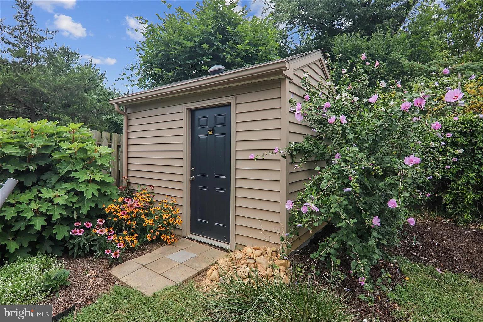 ADELPHI KNOLLS - Residential