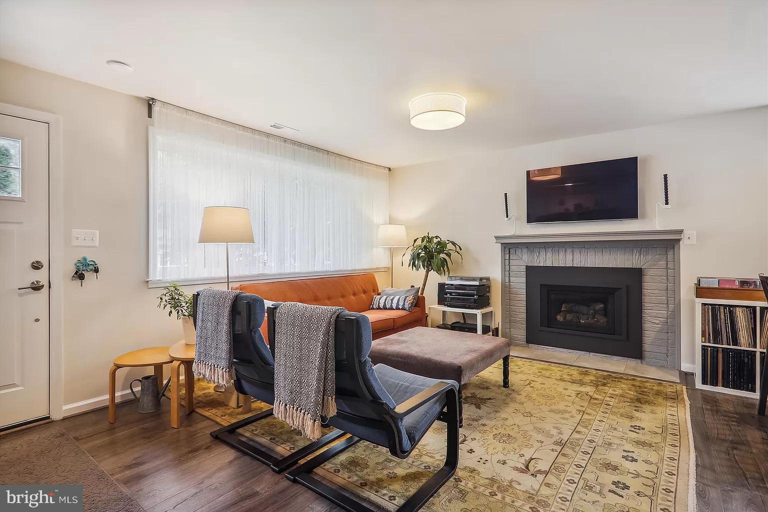 ADELPHI KNOLLS - Residential