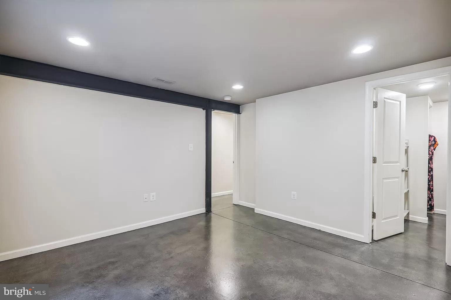 ADELPHI KNOLLS - Residential