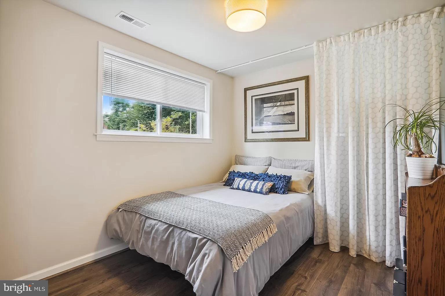 ADELPHI KNOLLS - Residential