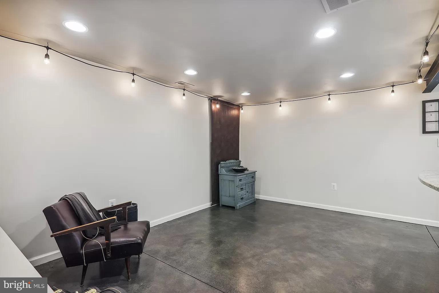 ADELPHI KNOLLS - Residential