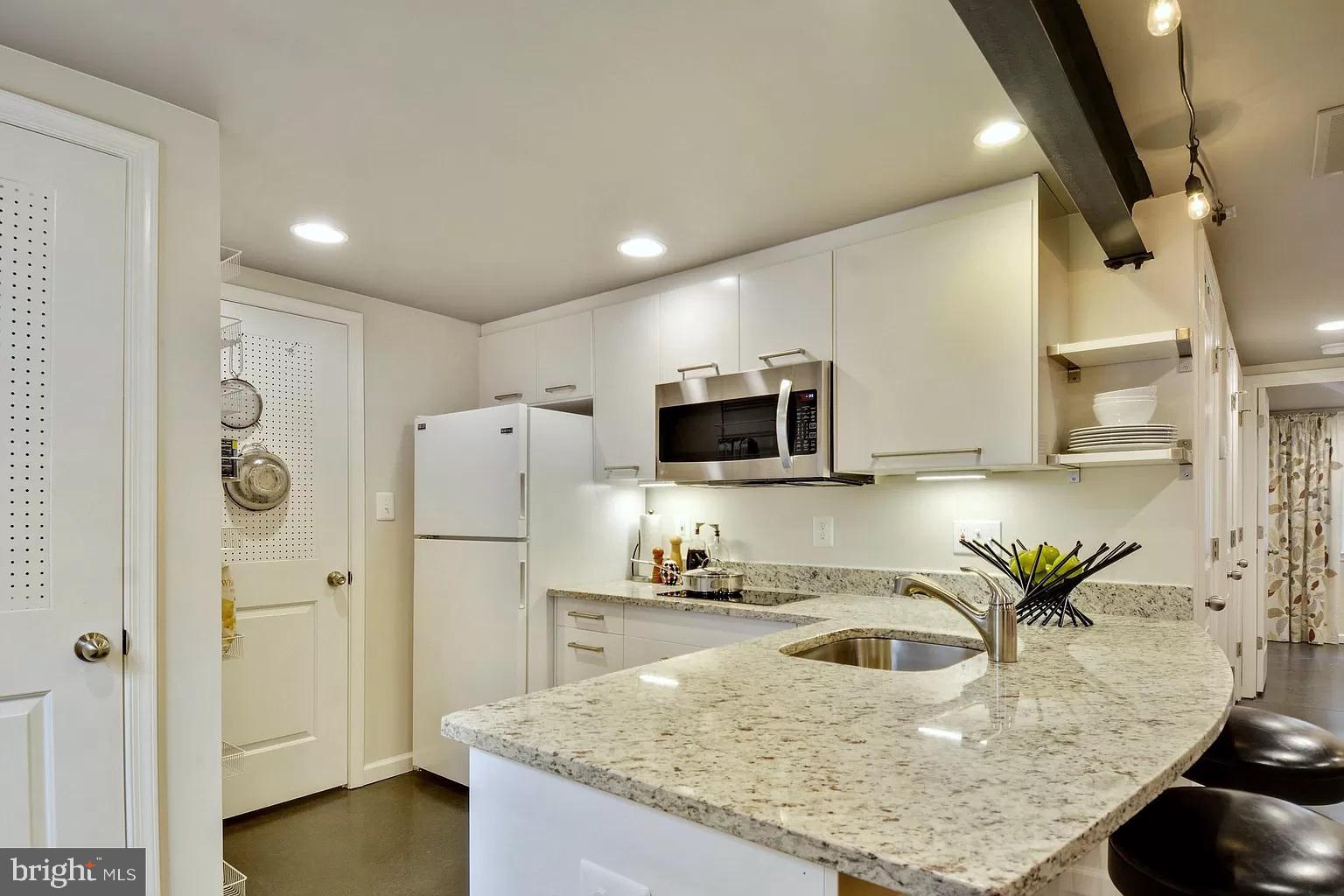 ADELPHI KNOLLS - Residential