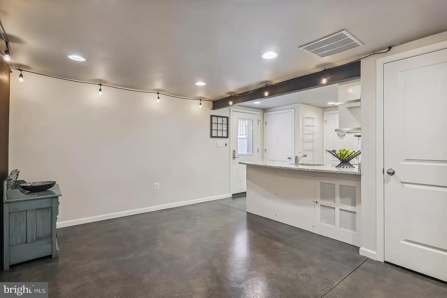 ADELPHI KNOLLS - Residential