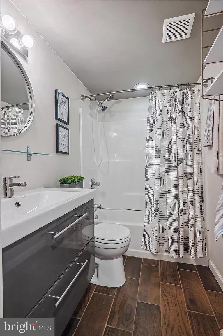 ADELPHI KNOLLS - Residential