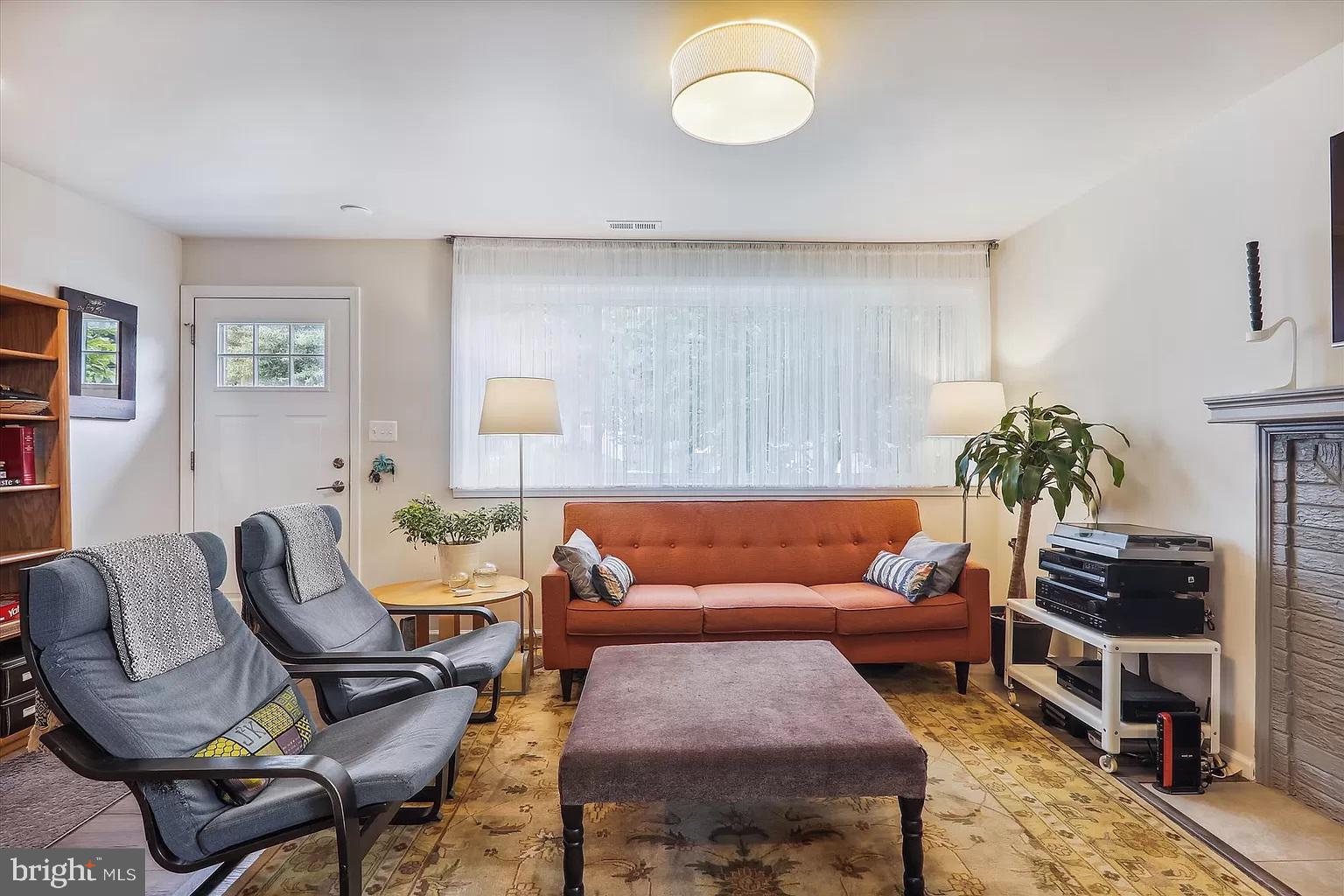 ADELPHI KNOLLS - Residential