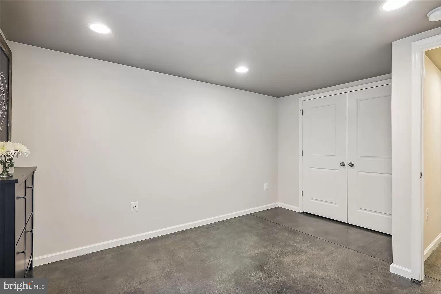 ADELPHI KNOLLS - Residential