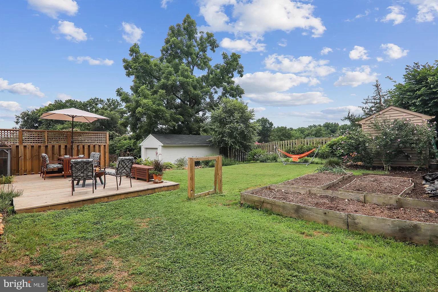 ADELPHI KNOLLS - Residential