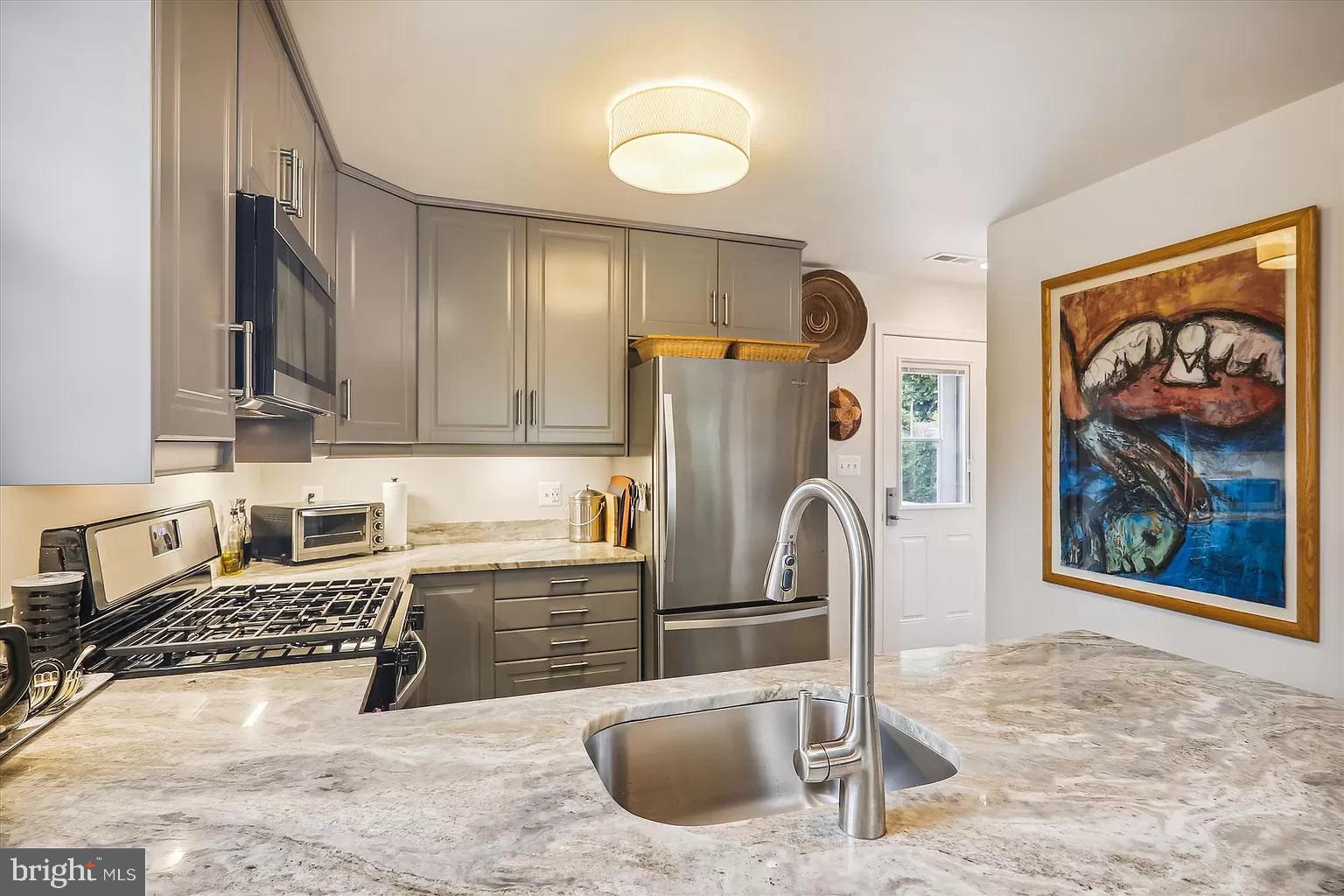 ADELPHI KNOLLS - Residential