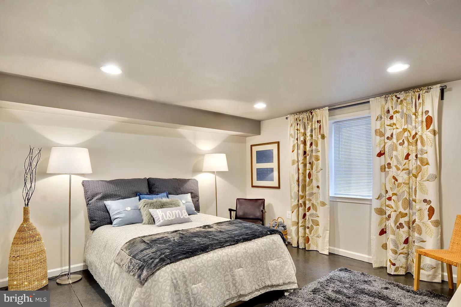 ADELPHI KNOLLS - Residential