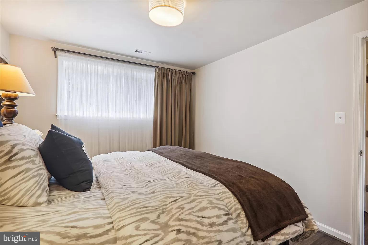 ADELPHI KNOLLS - Residential