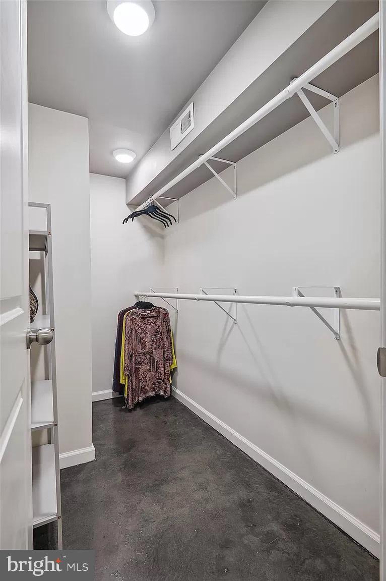 ADELPHI KNOLLS - Residential