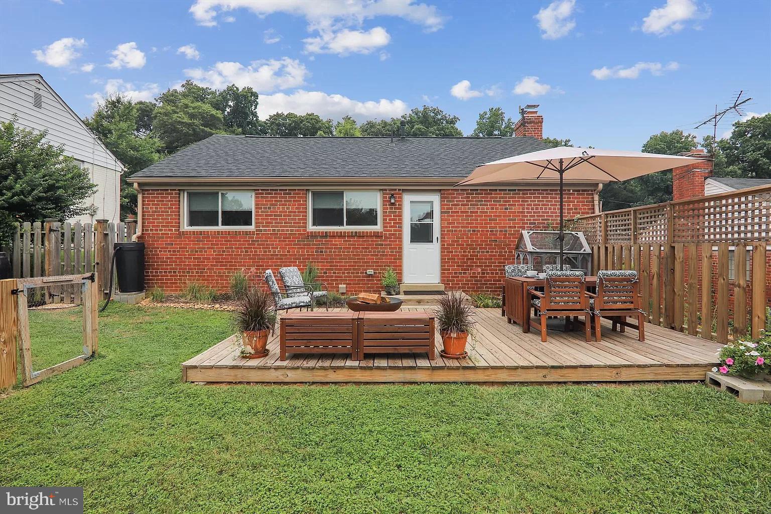 ADELPHI KNOLLS - Residential