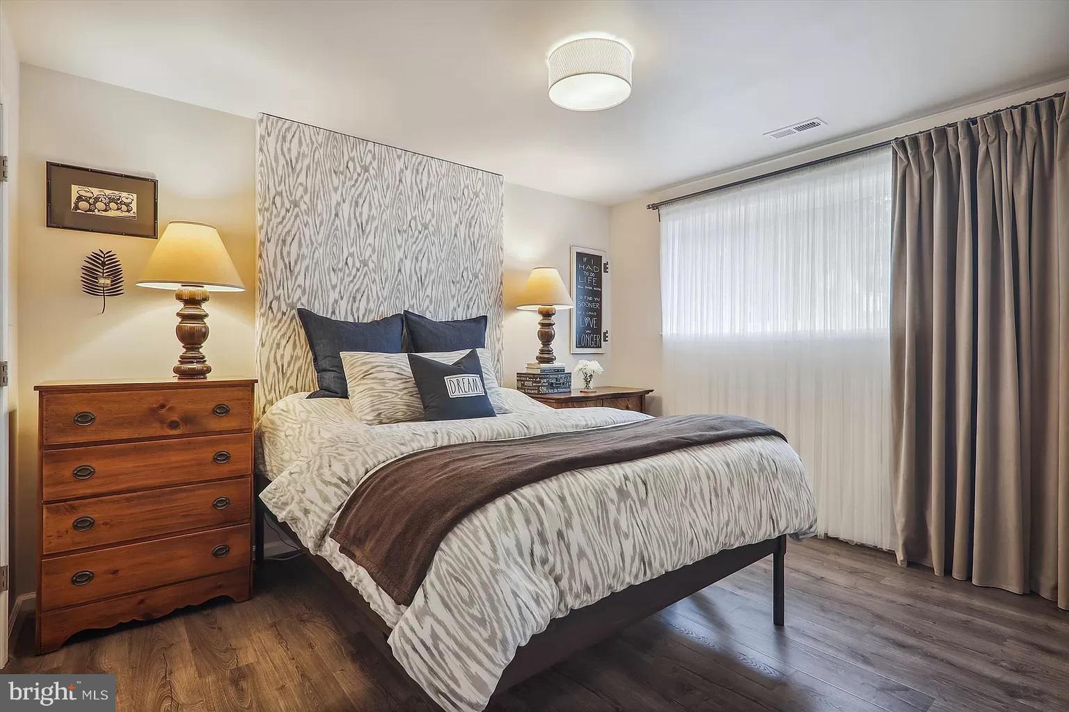 ADELPHI KNOLLS - Residential