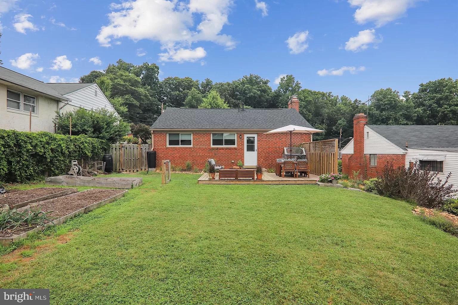 ADELPHI KNOLLS - Residential