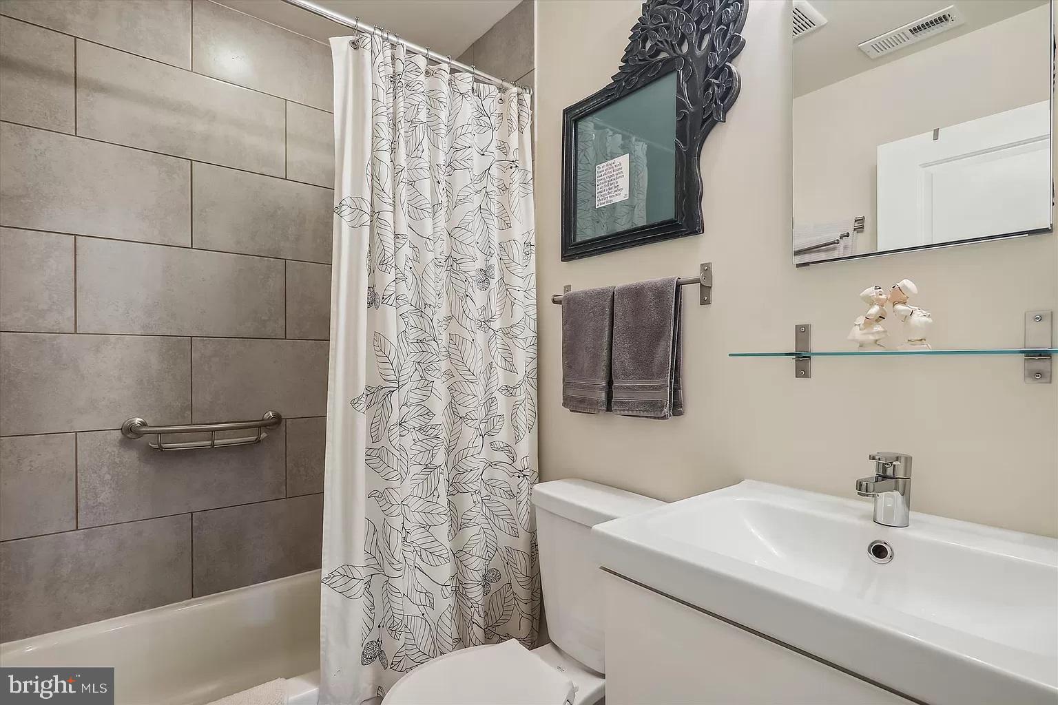 ADELPHI KNOLLS - Residential