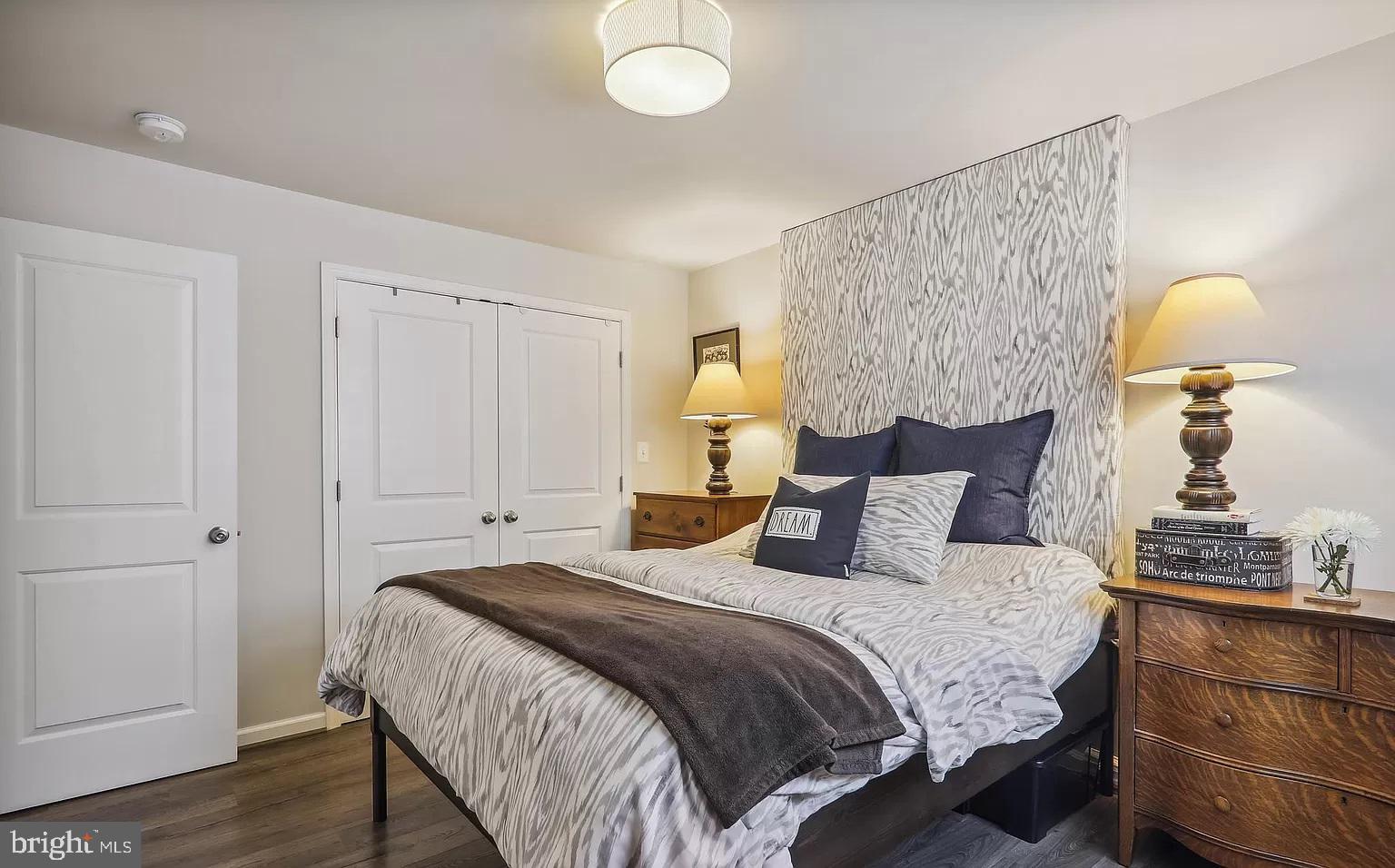 ADELPHI KNOLLS - Residential