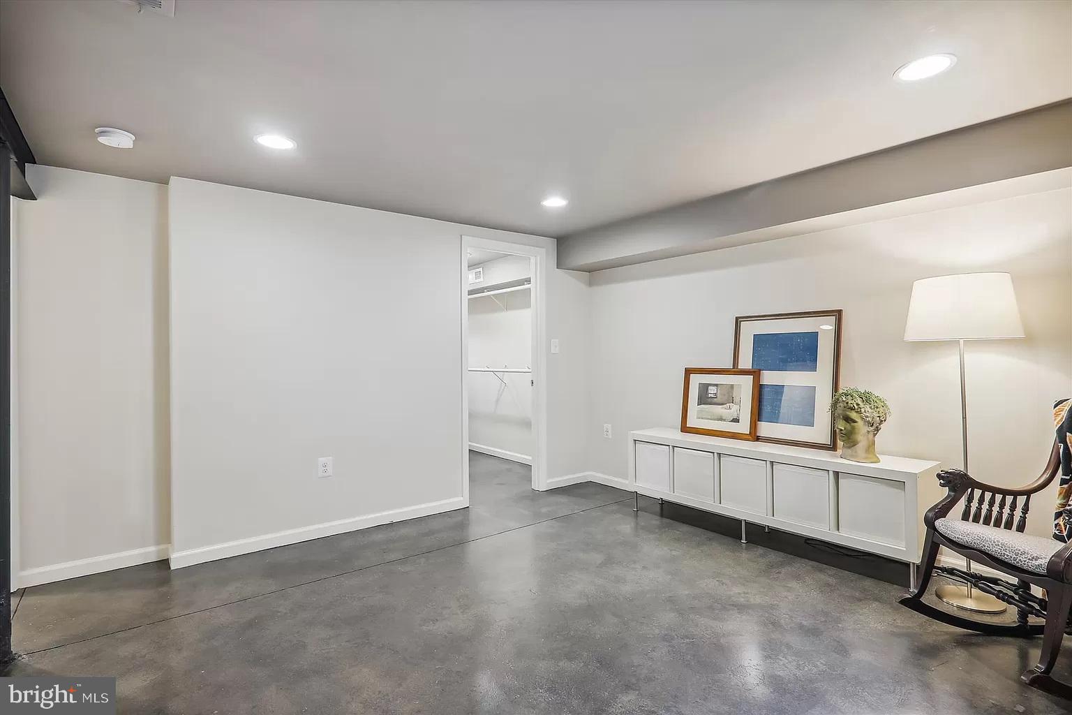 ADELPHI KNOLLS - Residential