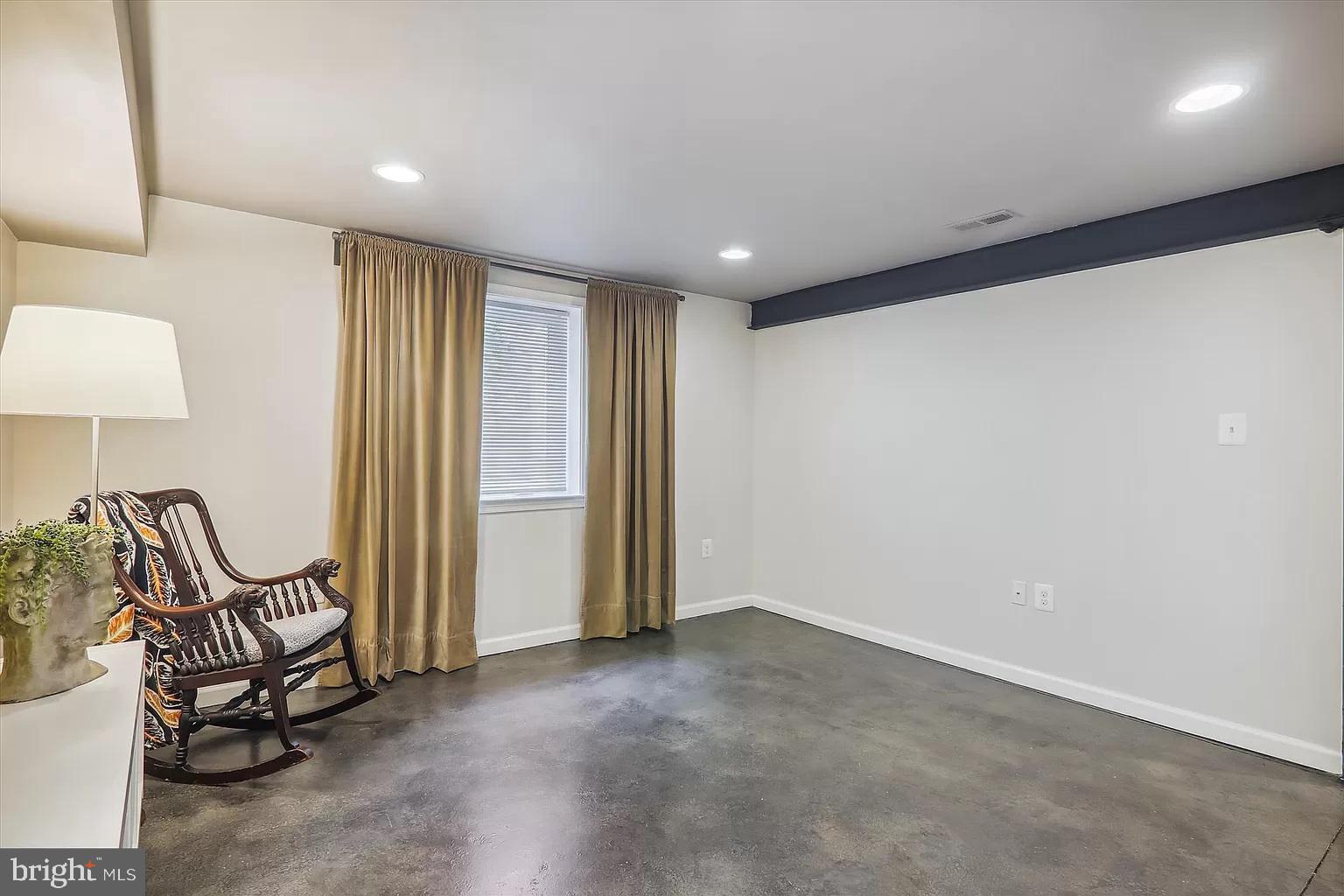 ADELPHI KNOLLS - Residential