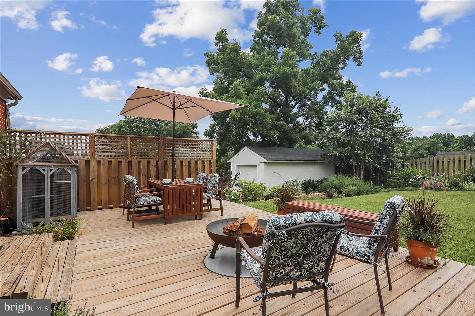 ADELPHI KNOLLS - Residential