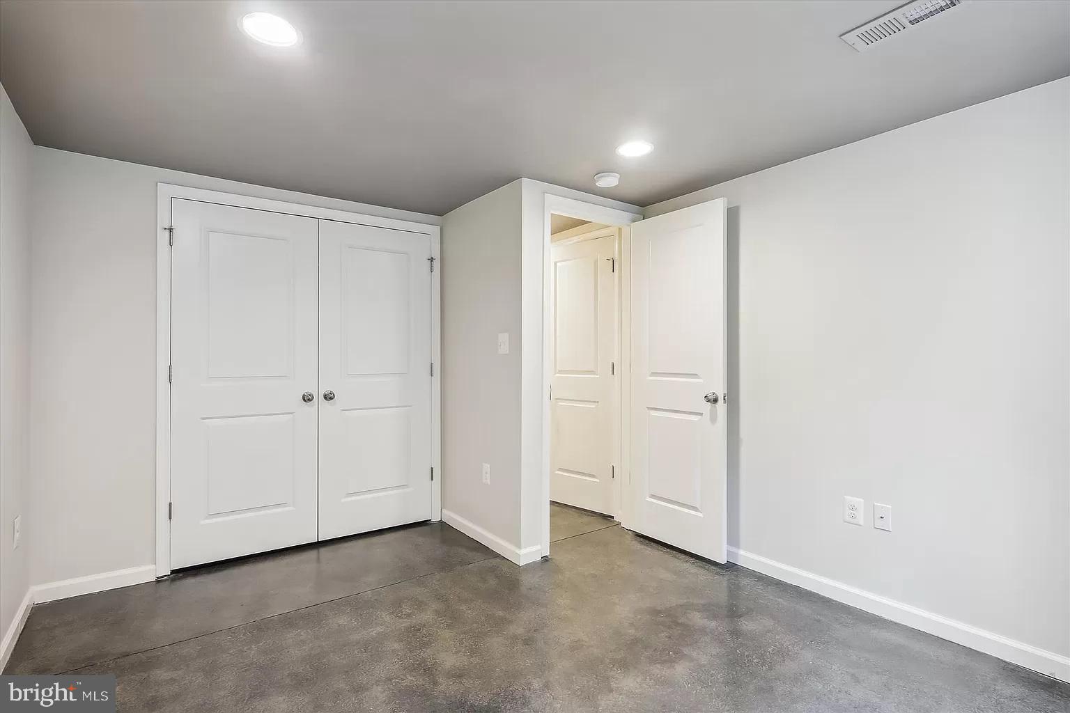 ADELPHI KNOLLS - Residential