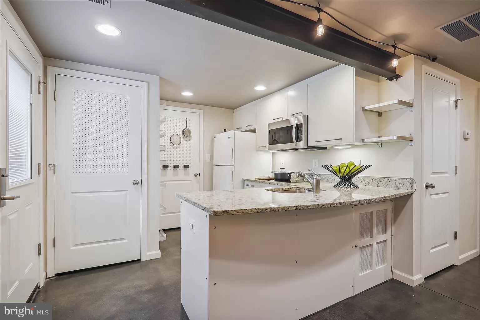 ADELPHI KNOLLS - Residential