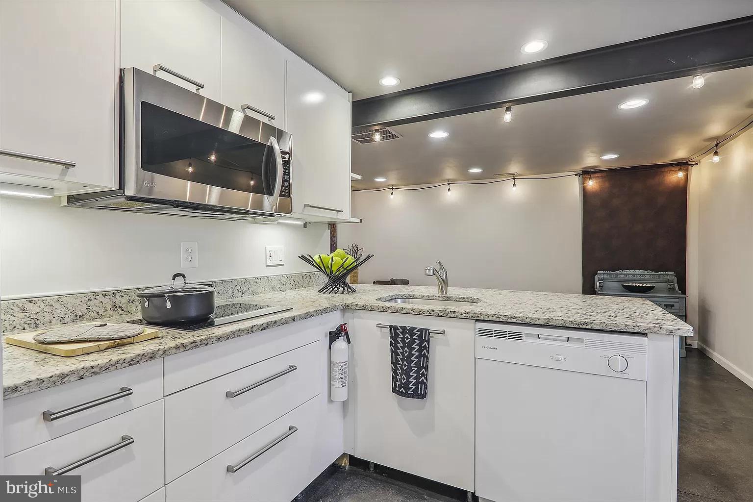 ADELPHI KNOLLS - Residential