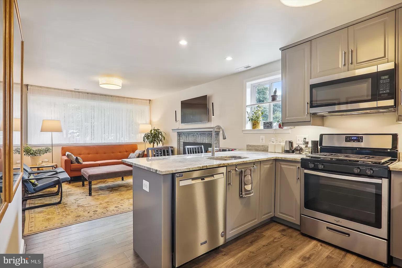 ADELPHI KNOLLS - Residential