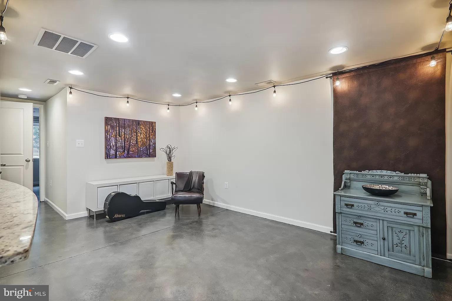 ADELPHI KNOLLS - Residential