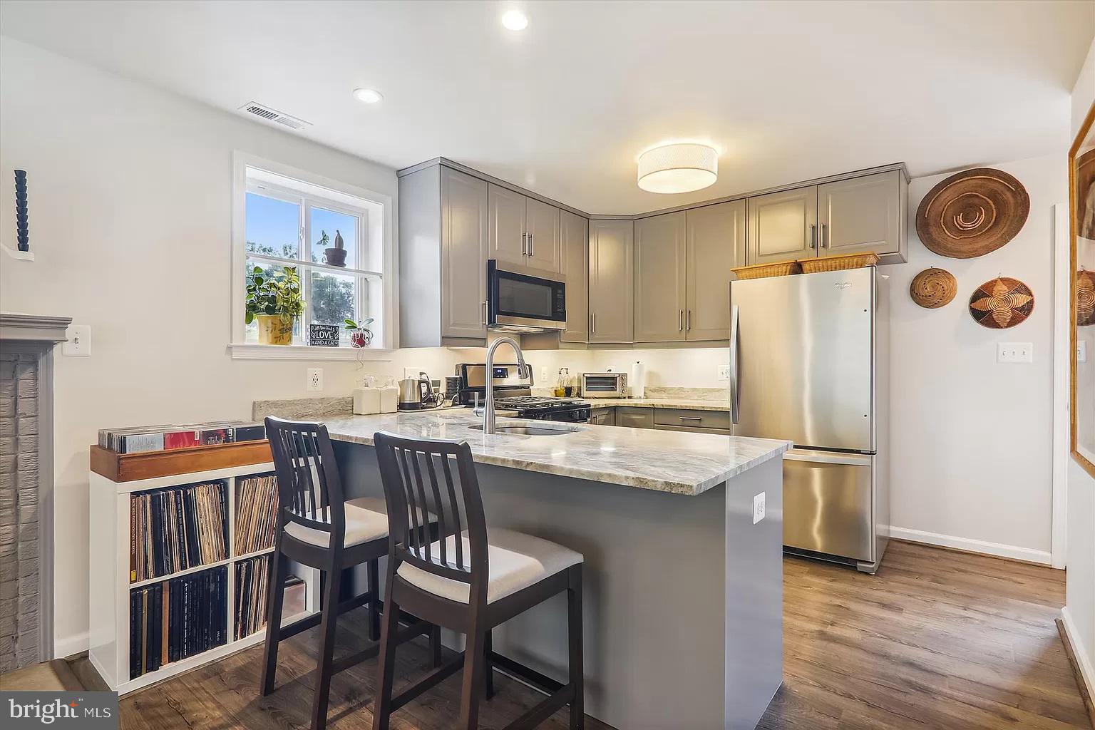 ADELPHI KNOLLS - Residential