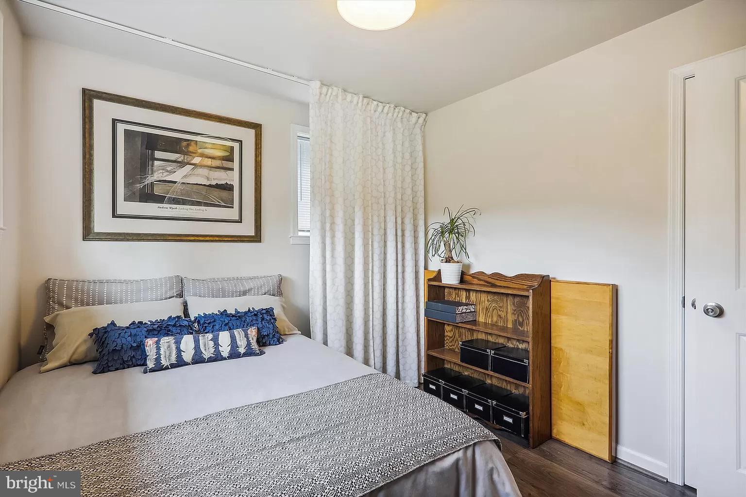 ADELPHI KNOLLS - Residential