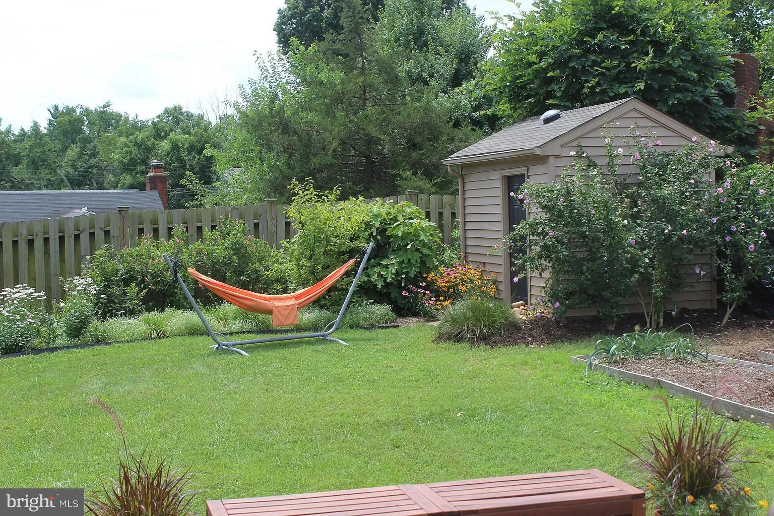 ADELPHI KNOLLS - Residential