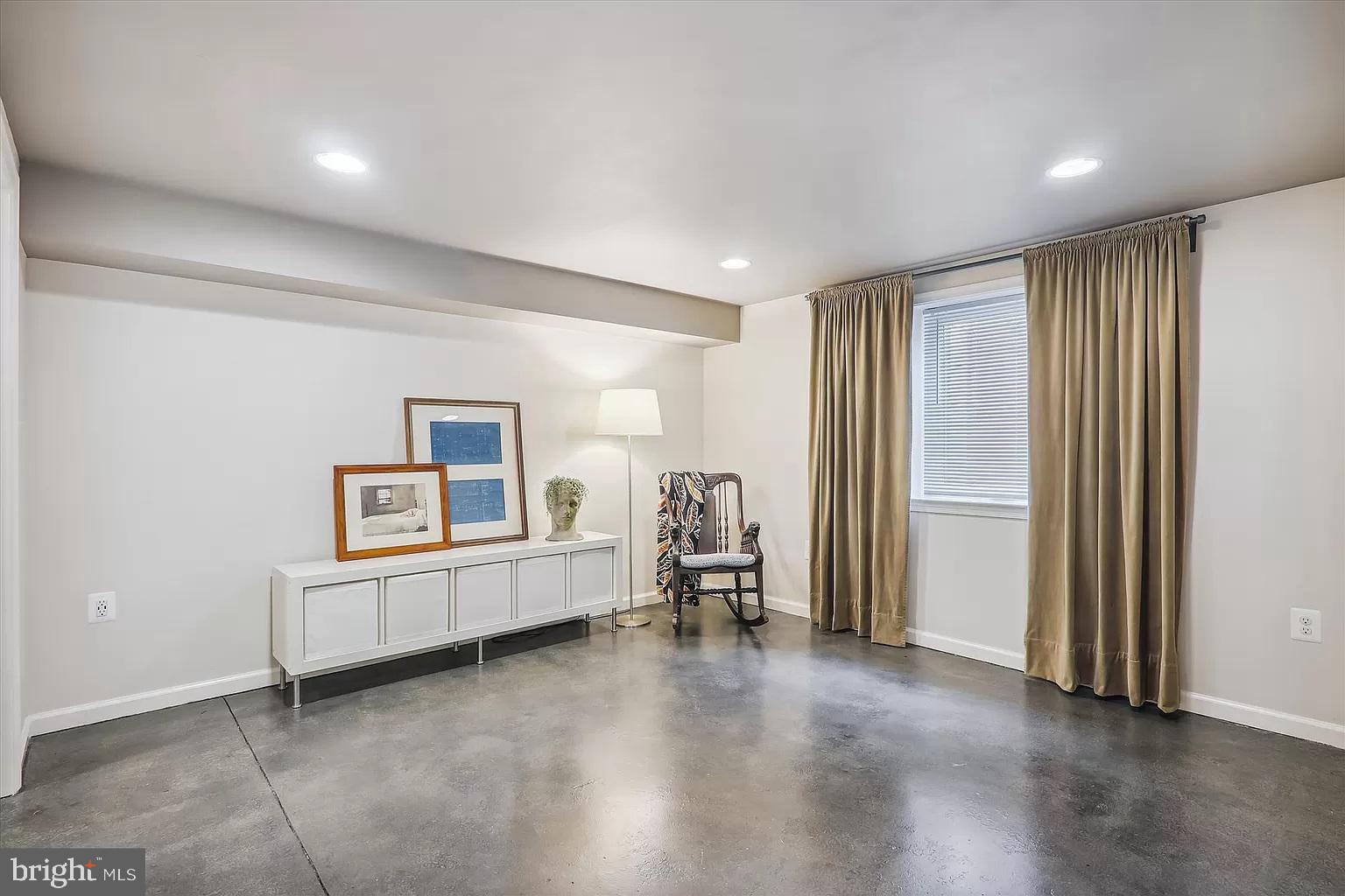 ADELPHI KNOLLS - Residential