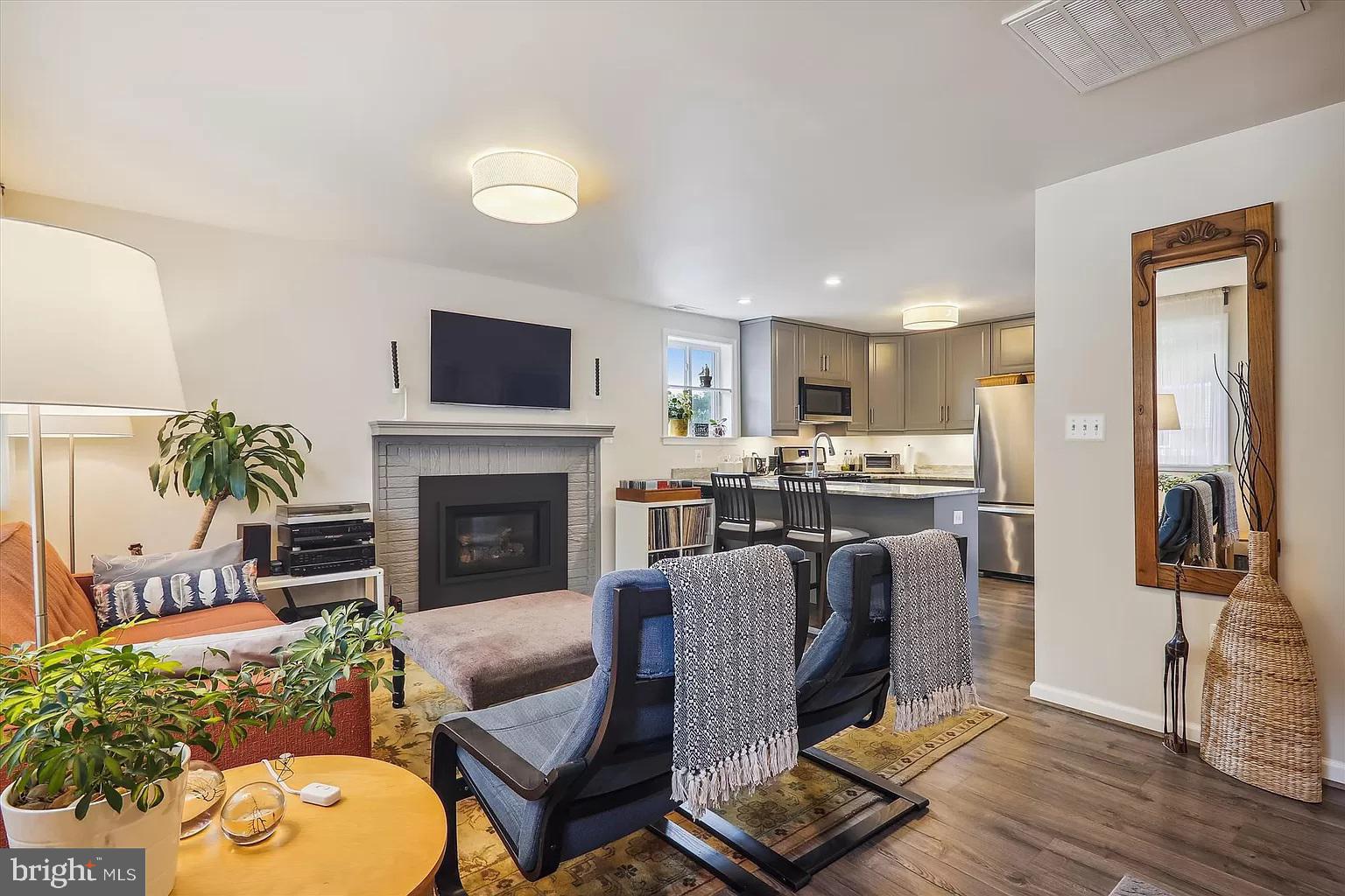 ADELPHI KNOLLS - Residential