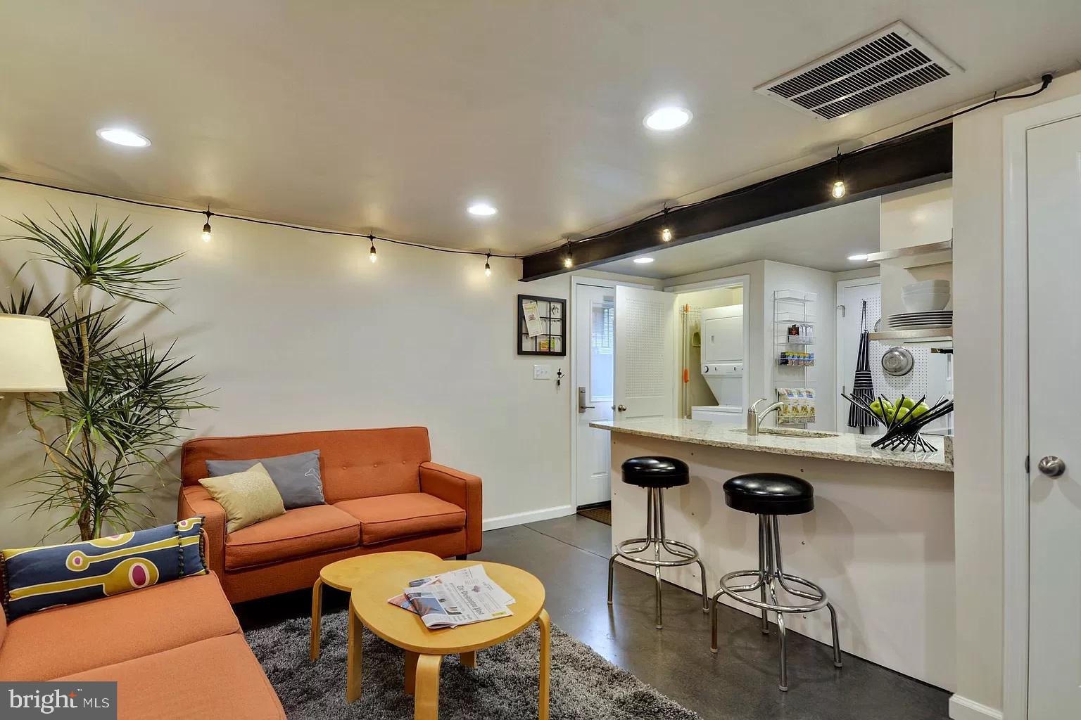 ADELPHI KNOLLS - Residential