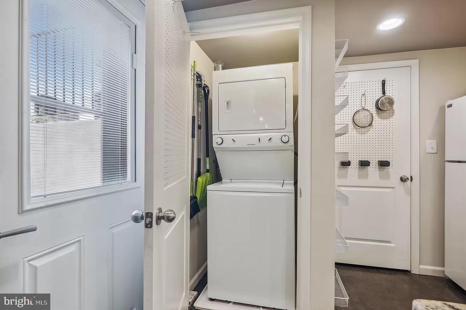 ADELPHI KNOLLS - Residential