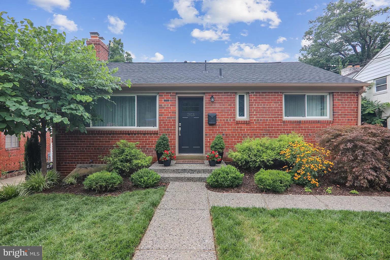 ADELPHI KNOLLS - Residential