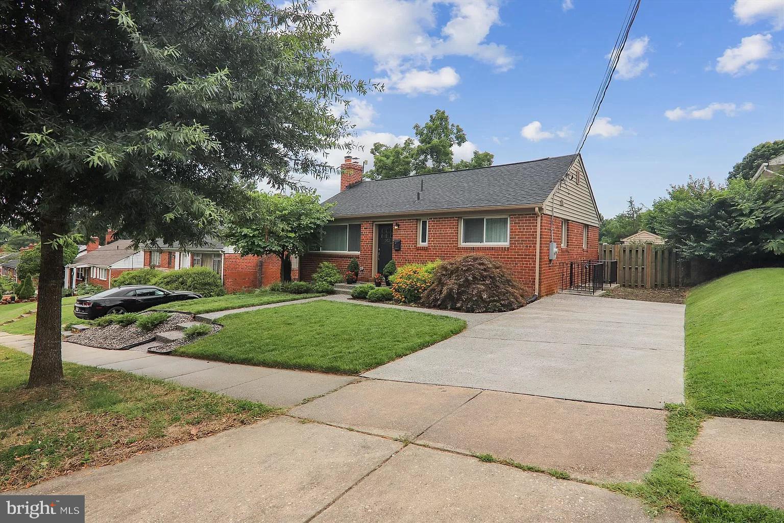 ADELPHI KNOLLS - Residential