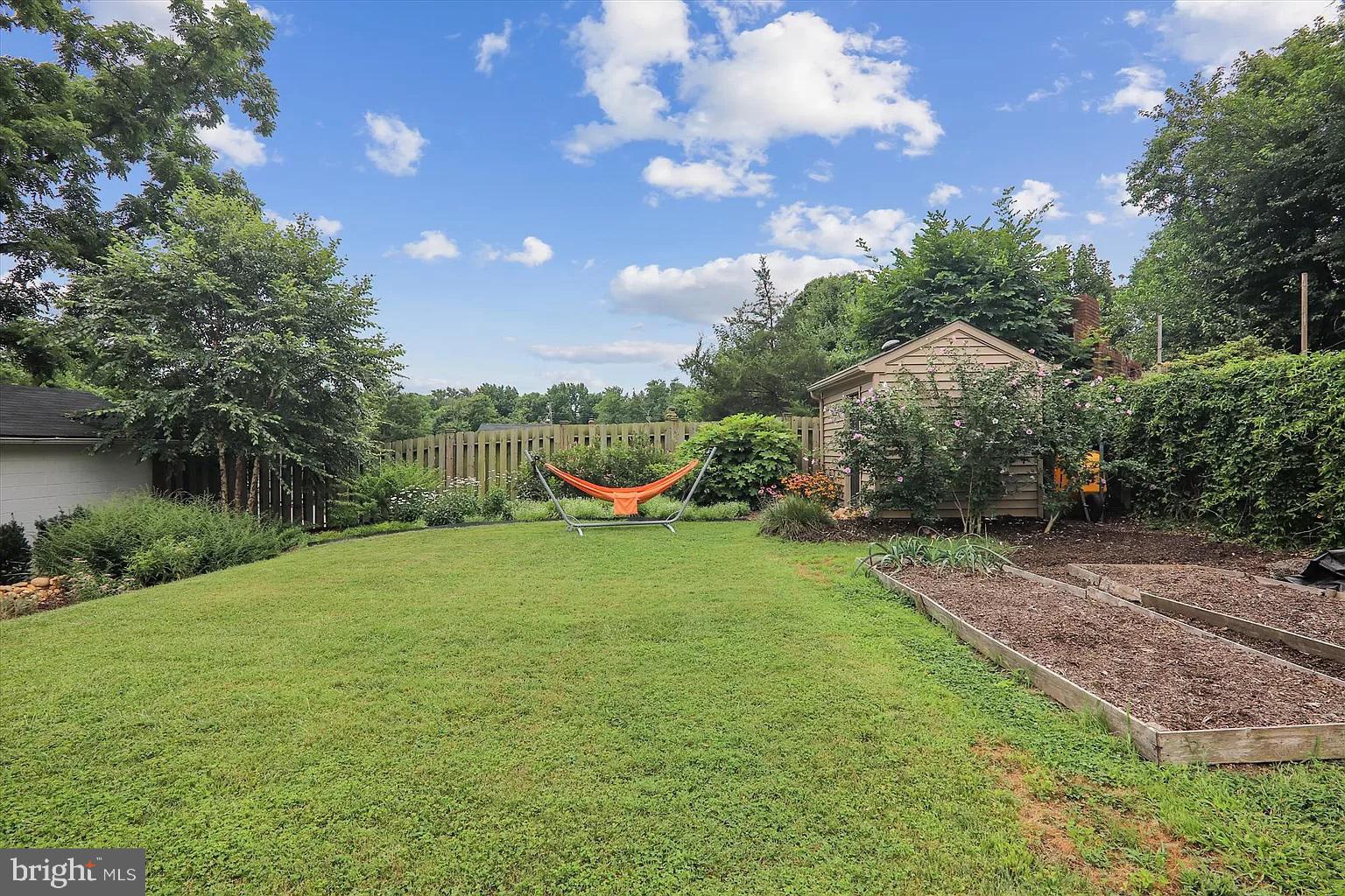 ADELPHI KNOLLS - Residential