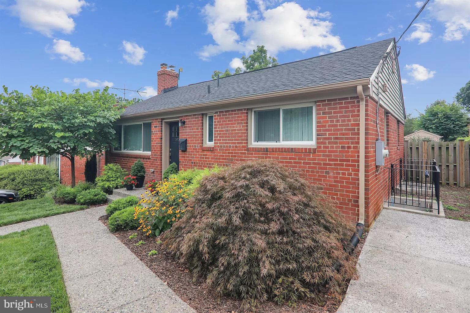 ADELPHI KNOLLS - Residential