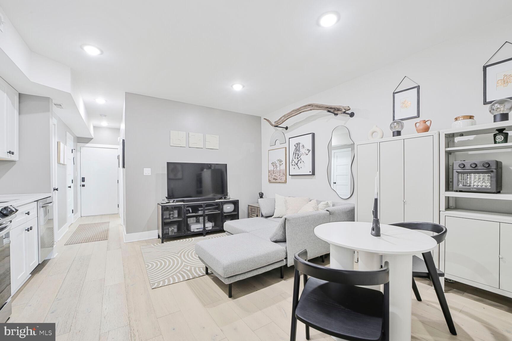 1144 OWEN PLACE NE 1