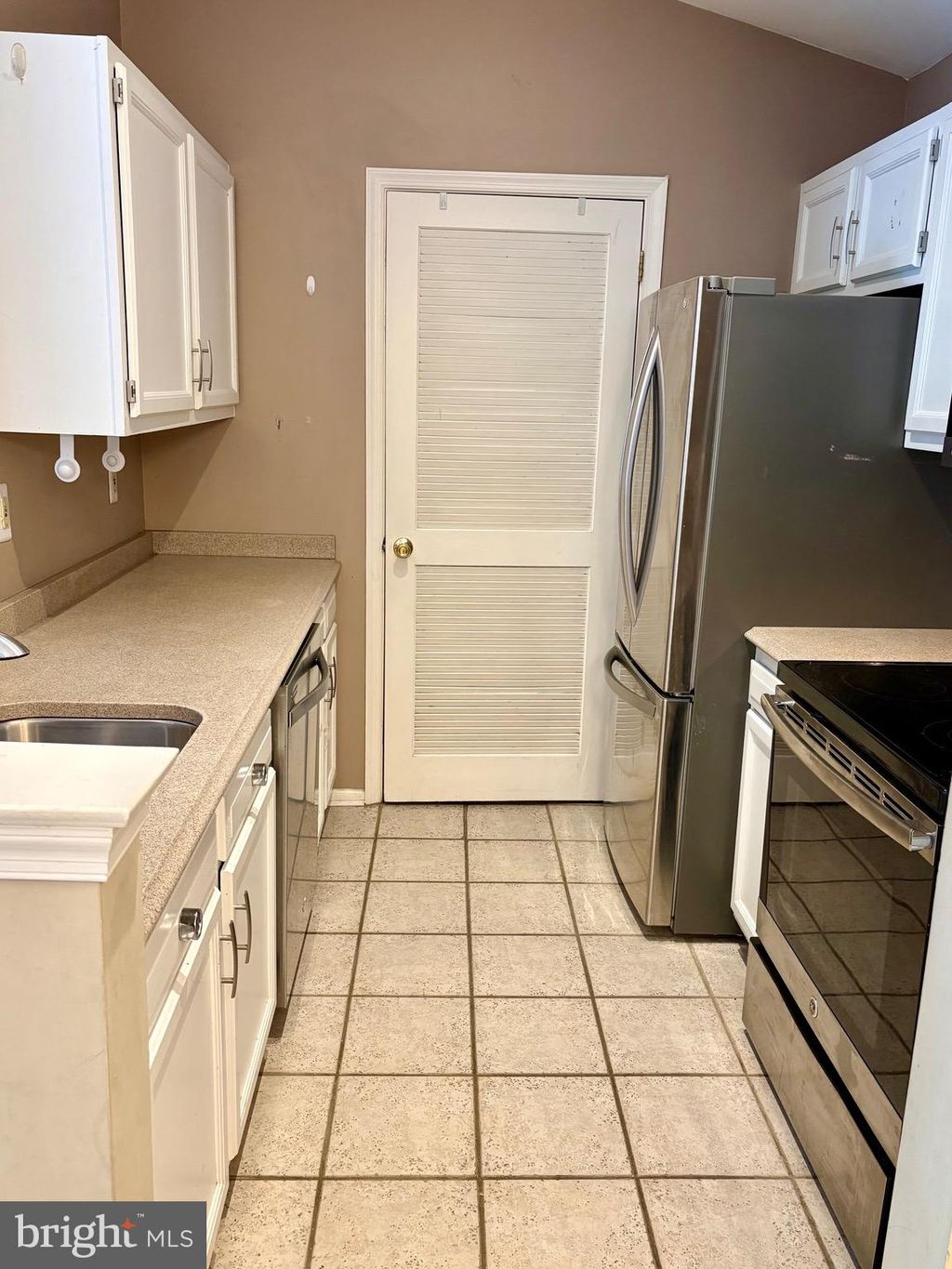 Photo of 32 Crestmont Drive, MANTUA, NJ 08051 (MLS # NJGL2061446)