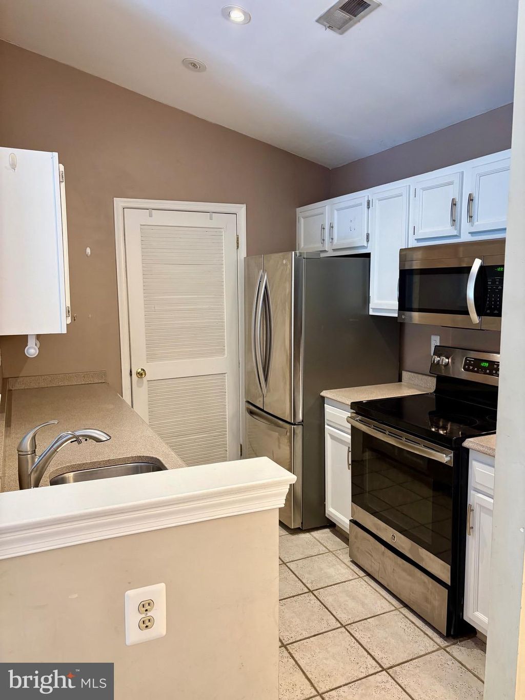 Photo of 32 Crestmont Drive, MANTUA, NJ 08051 (MLS # NJGL2061446)