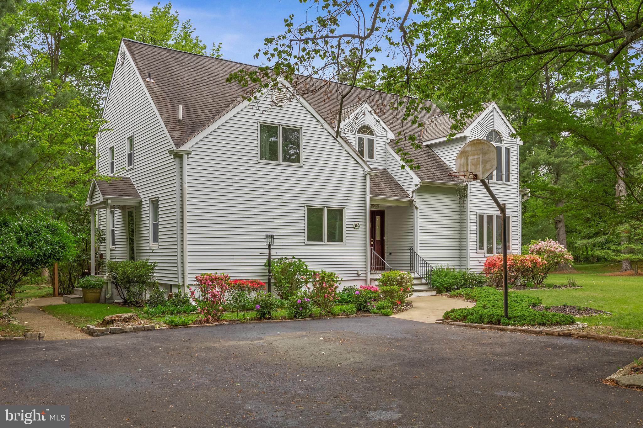 405 HOLLY GLEN DRIVE