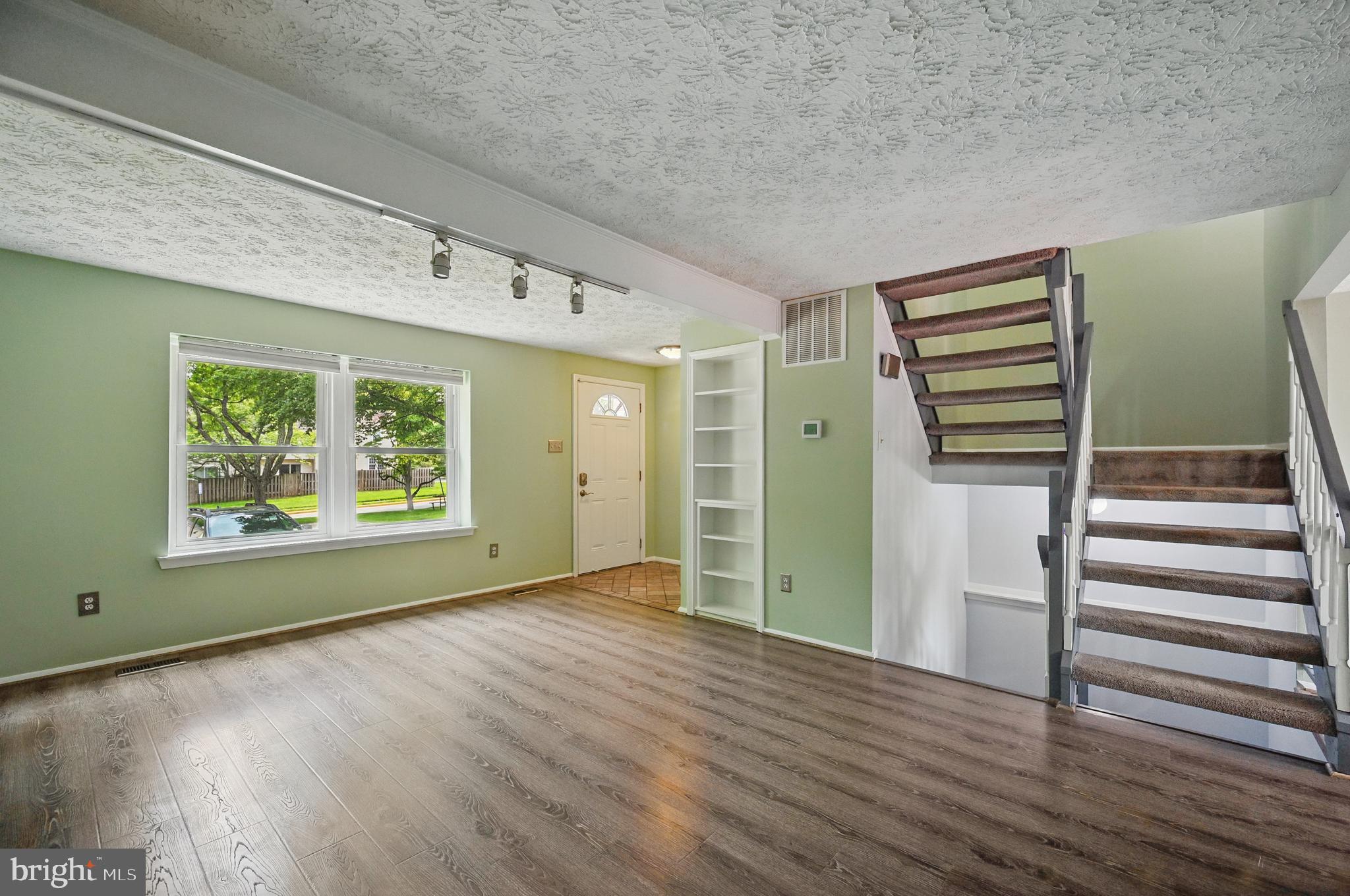 9922 OAKDALE WOODS COURT