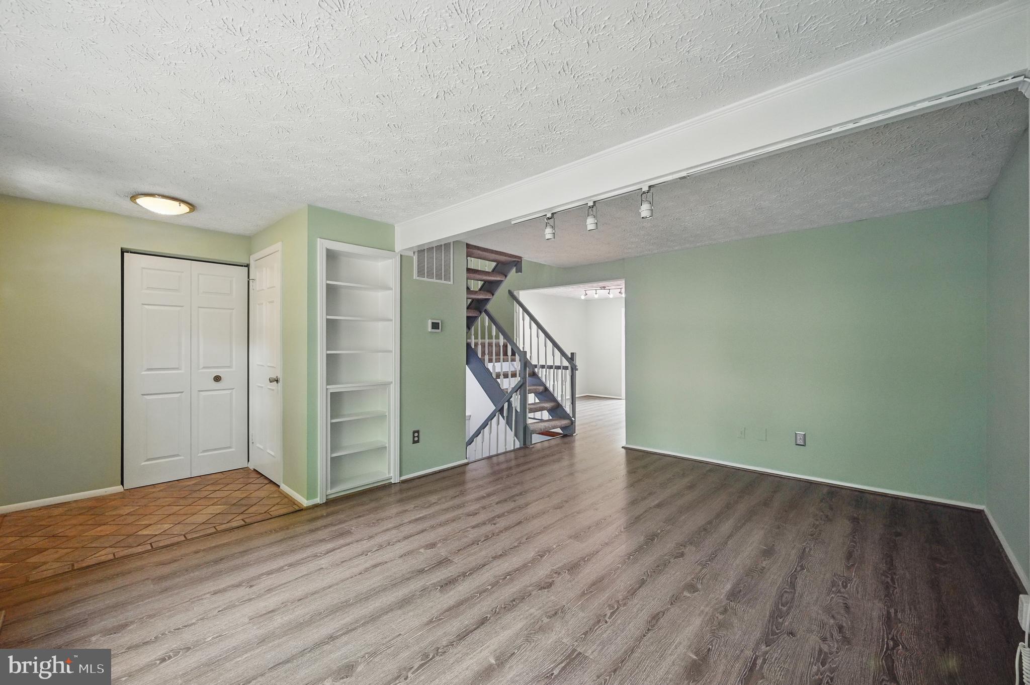 9922 OAKDALE WOODS COURT