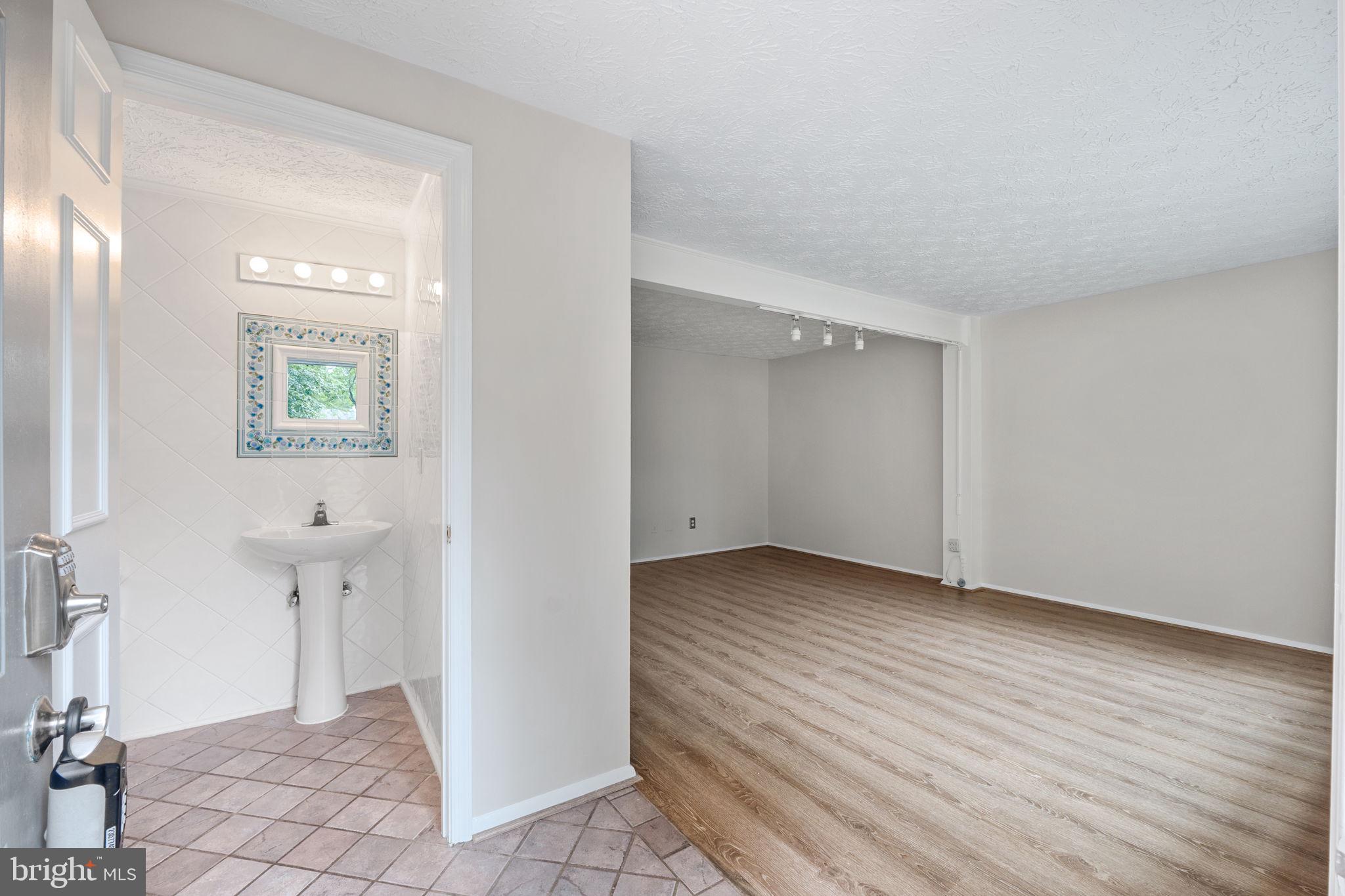 9922 OAKDALE WOODS COURT