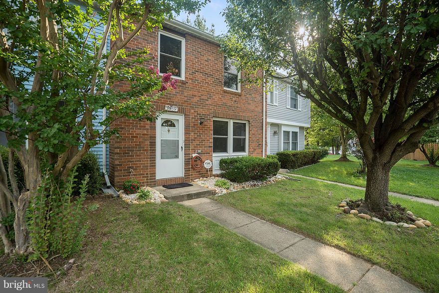 Open Sunday 10/8 from 1-3pm.  Come home to this beautiful 3BR/1.5BA townhouse in Alexandria that's a blank canvas for your personal touches! Hardwood floors, ceiling fans, updated baths, half bath on main level, W/D hookup. Gorgeous fenced backyard with impeccable landscaping, deck and large storage shed. Large master bedroom with walk-in closet. Just minutes from shopping, transportation & more!