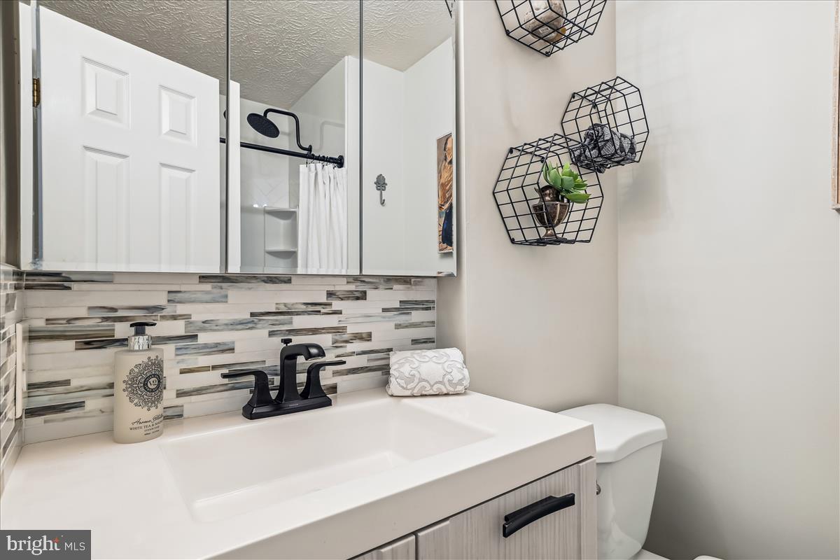 DEEP CREEK COMMONS - Residential