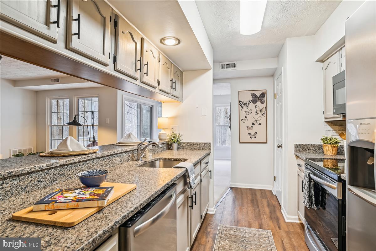 DEEP CREEK COMMONS - Residential